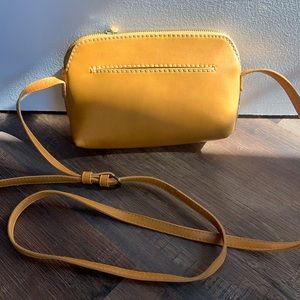 Universal thread crossbody bag